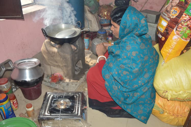 भागलपुर के आंगनबाड़ी केंद्रों का हाल बेहाल, कहीं जर्जर भवन तो कहीं स्कूल का बरामदा बना बच्चों का ठिकाना