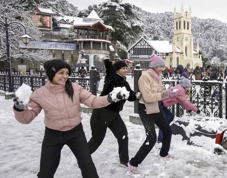 उत्तराखंड, हिमाचल और जम्मू-कश्मीर में भारी बर्फबारी, झारखंड सहित इन राज्यों में बारिश, ठंड से कब मिलेगी राहत