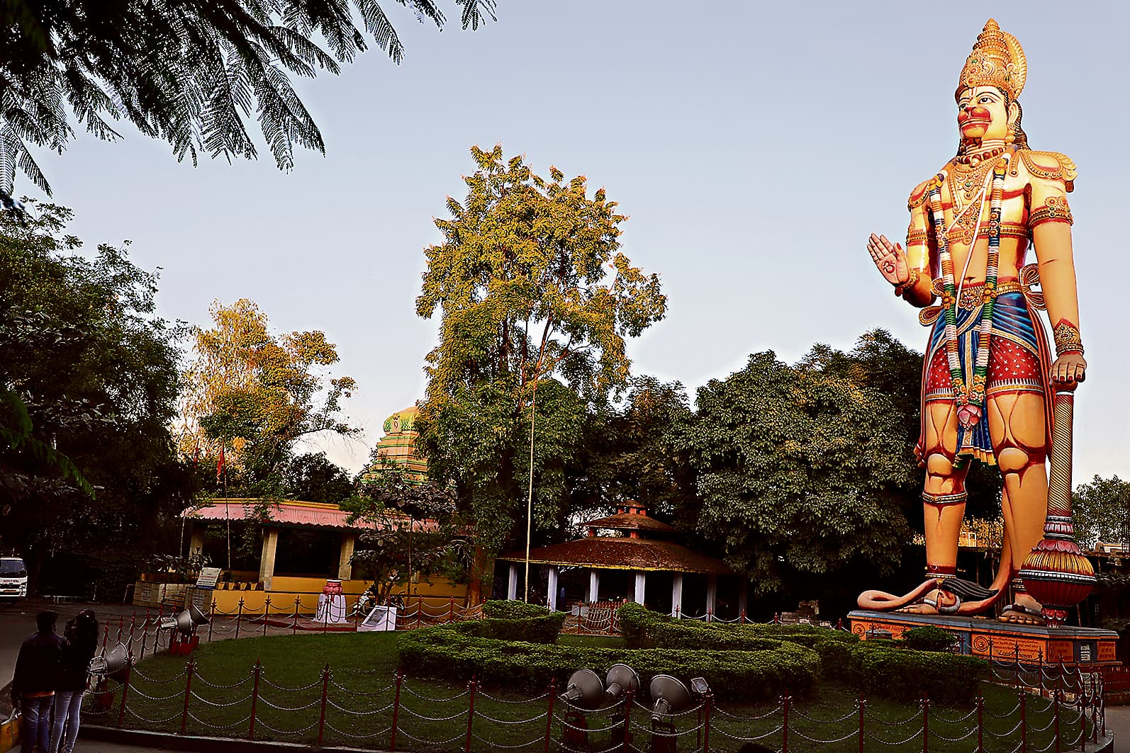 22 जनवरी को 5 हजार दीपों से जगमगायेगी हनुमान वाटिका, बाहर से मंगाये जा रहे हैं आकर्षक व विशाल दीये