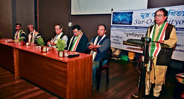 जमशेदपुर : सुवर्णरेखा नगरी में कवि और कविताओं का संगम, एक तरफ लाइव पेंटिंग, तो दूसरी तरफ कविताओं की बही रसधार