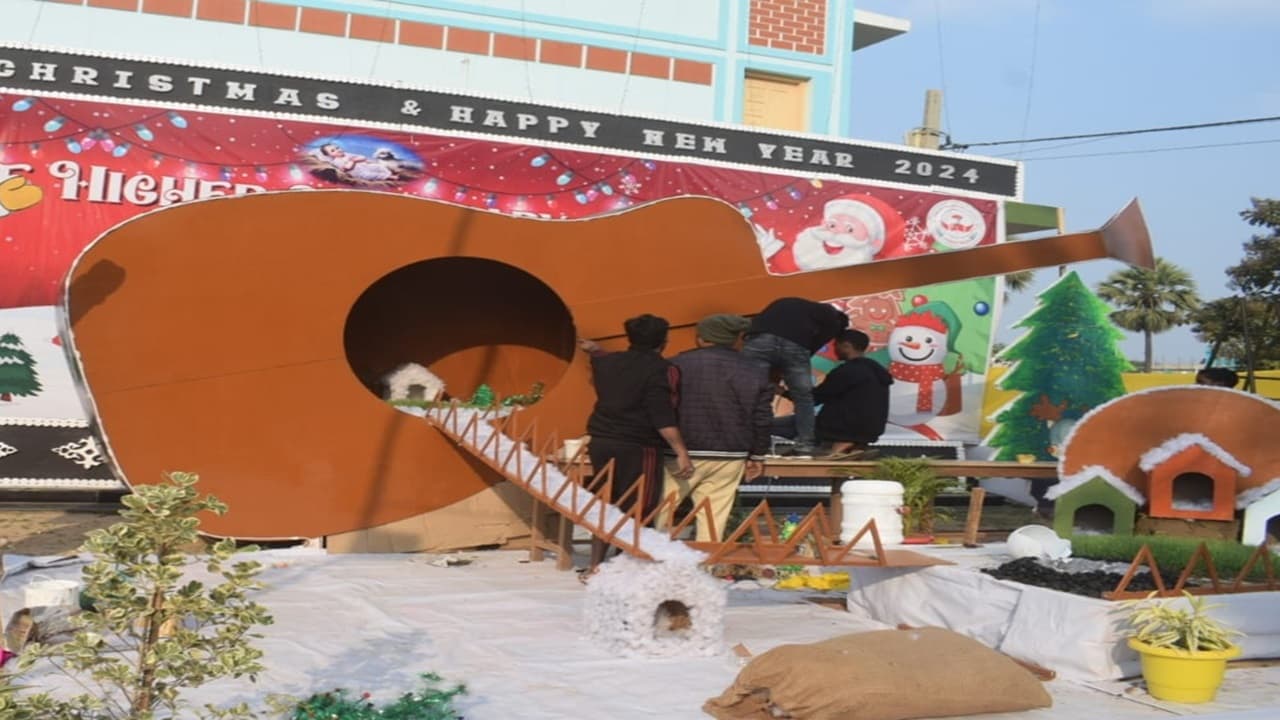 Christmas 2023: बिहार में क्रिसमस की तैयारी में जुटे लोग, चर्च में सज रही गौशाला, जानिए कारण