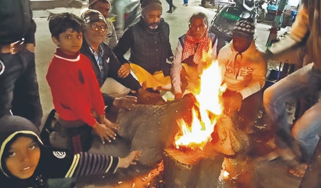 Gaya Weather News: ..... शीतलहरी से कांप उठा गया, आज भी छाया रहेगा घना कोहरा व बदली, येलो अलर्ट जारी