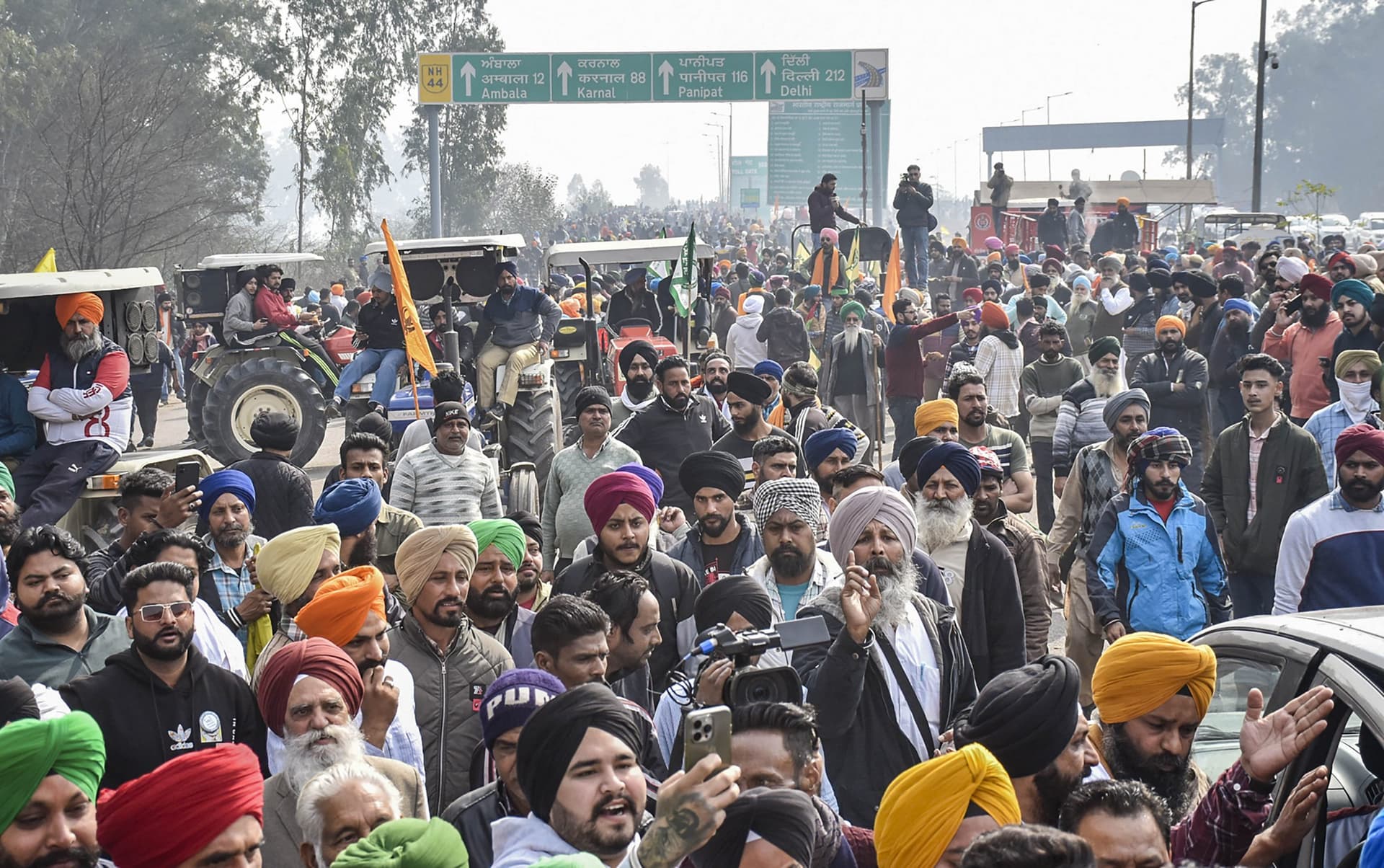 Kisan Andolan Live: शंभू बॉर्डर पर फिर बिगड़े हालात, सरकार ने की अगले दौरा की बातचीत की पेशकश