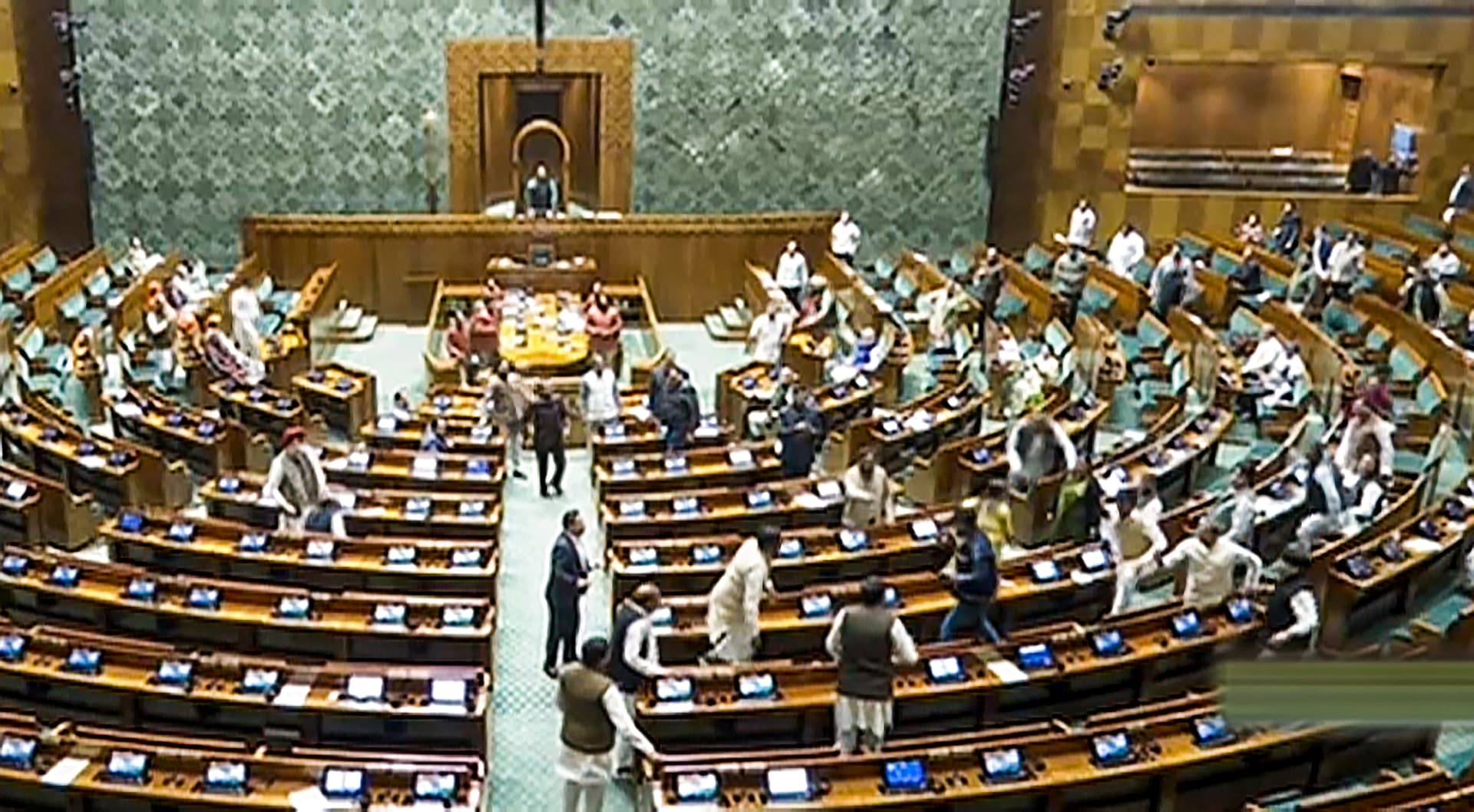 Parliament Security Breach: рджрд┐рд▓реНрд▓реА рдкреБрд▓рд┐рд╕ рдХреИрд╕реЗ рдкрд╣реБрдВрдЪреА рдорд╛рд╕реНрдЯрд░ рдорд╛рдЗрдВрдб рд▓рд▓рд┐рдд рдЭрд╛ рддрдХ? рдЬрд╛рдиреЗрдВ рдпрд╣рд╛рдВ