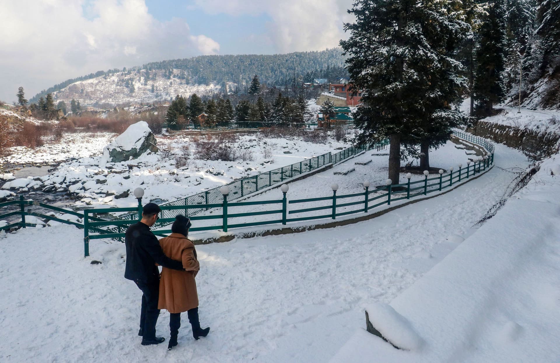 Weather Forecast: वेस्टर्न डिस्टरबेंस की वजह से बदलेगा दिल्ली का वेदर, जानें अन्य राज्यों के मौसम का हाल