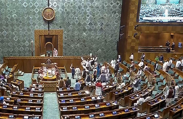Parliament Winter Session: एक दिन सबसे अधिक 78 सांसद हुए निलंबित, जानिए क्या है मामला