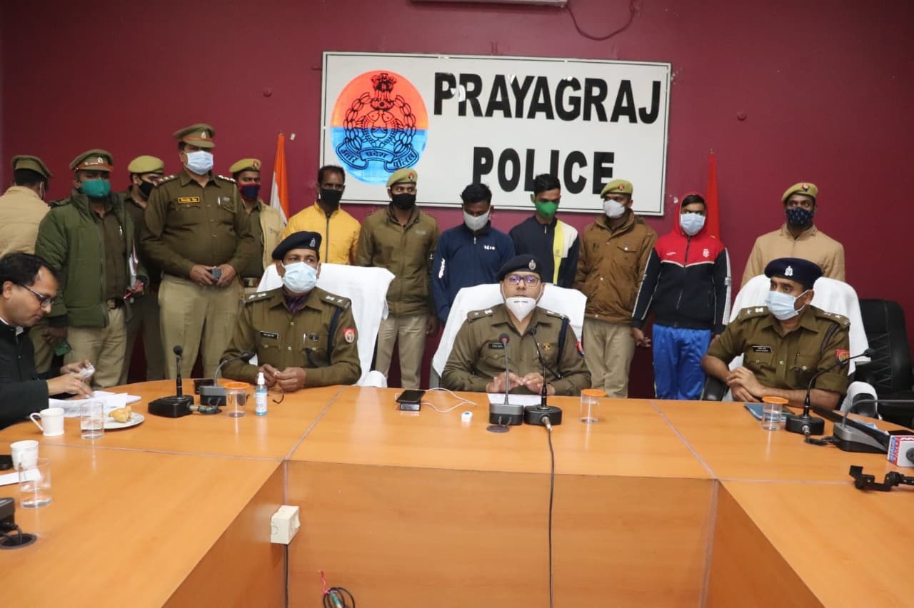 Prayagraj News: प्रेमी ही निकला 18 वर्ष की छात्रा का हत्यारा, दुष्कर्म के बाद हत्या कर कुएं में फेंका शव Prayagraj News: प्रेमी ही निकला 18 वर्ष की छात्रा का हत्यारा, दुष्कर्म के बाद हत्या कर कुएं में फेंका शव