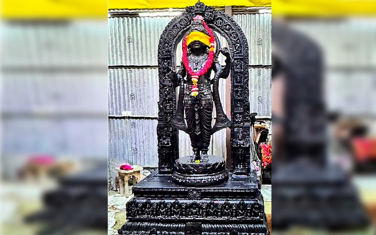 Ram Mandir Ayodhya: рдЪреЗрд╣рд░реЗ рдкрд░ рдордзреБрд░ рдореБрд╕реНрдХрд╛рди, рдорд╛рдереЗ рдкрд░ рддрд┐рд▓рдХ рд╡рд┐рд░рд╛рдЬреЗ рдкреНрд░рднреБ рд╢реНрд░реАрд░рд╛рдо, рд╕рд╛рдордиреЗ рдЖрдИ рдореВрд░реНрддрд┐ рдХреА рдкреВрд░реА рддрд╕реНрд╡реАрд░