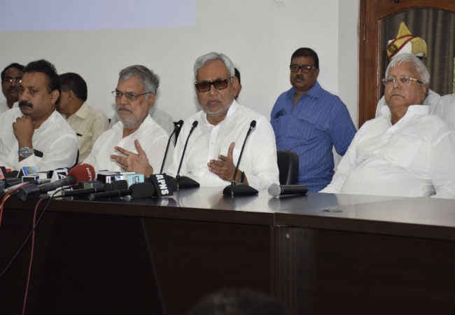 बिहार चुनाव: 100-100 सीटों पर चुनाव लड़ेंगे नीतीश-लालू, 40 पर कांग्रेस