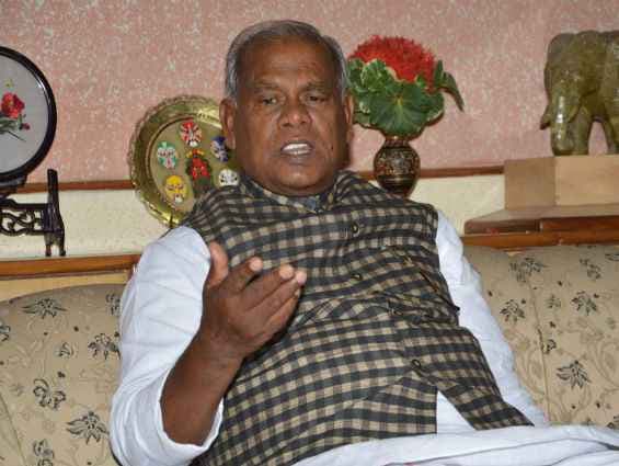 एनडीए में भी वर्चस्व की जंग शुरू, मांझी ने साधा पासवान पर निशाना