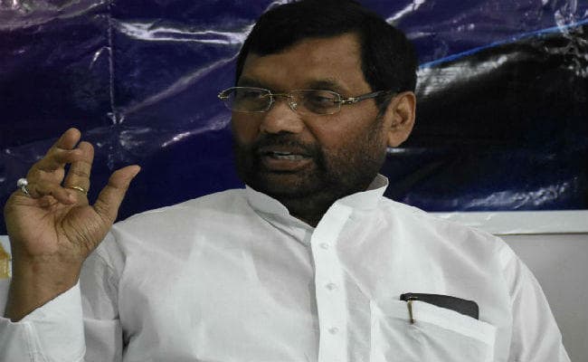 शराबबंदी के नाम गांधी बनने चले हैं नीतीश कुमार : पासवान