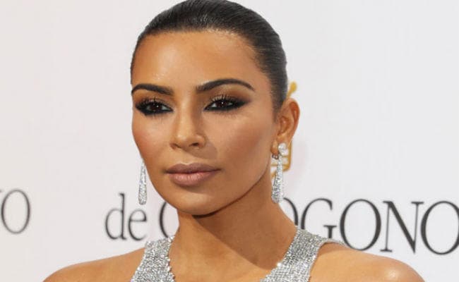 बंदूक दिखाकर नाकाबपोशों ने किम करदाशियां से लूटे लाखों के गहने