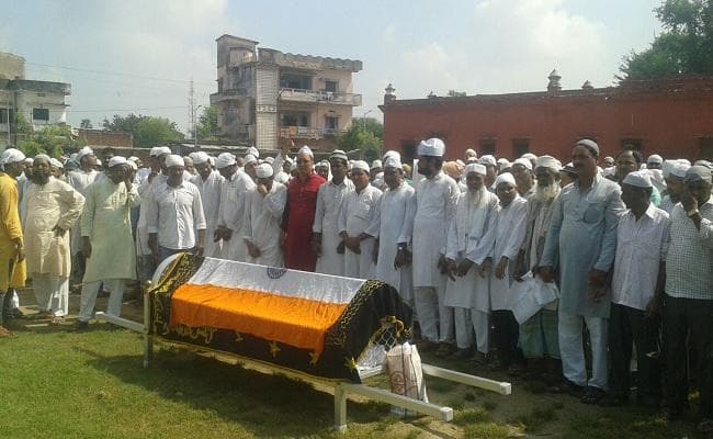 कोठी थानाध्यक्ष क्यामुद्दीन अंसारी का पार्थिव शरीर हुआ सुपुर्द-ए-खाक
