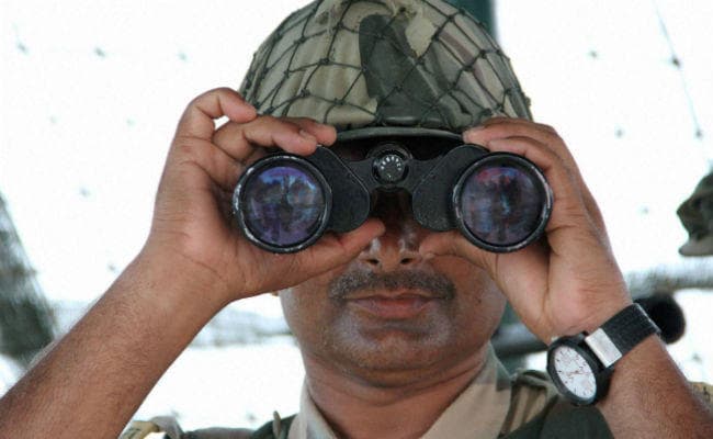 गुजरात तट के करीब फिर पकड़ा गया पाकिस्तानी नाव, 9 लोग हिरासत में