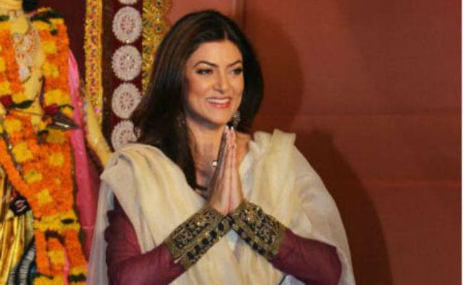 बॉलीवुड ने कुछ इस तरह सेलिब्रेट किया दुर्गापूजा