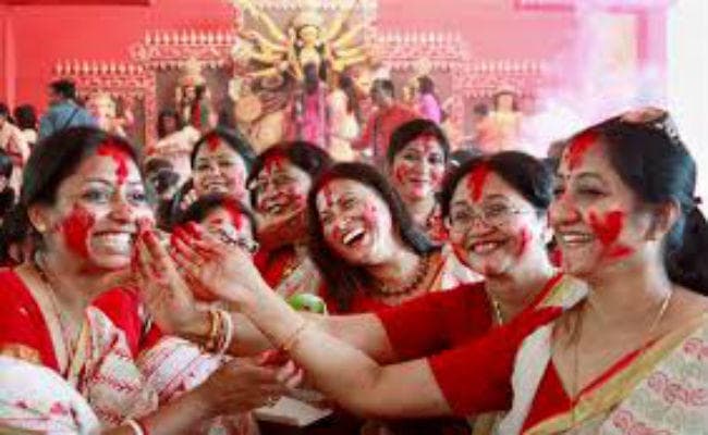 दुर्गा प्रतिमाओं का विसर्जन, सिंदूर खेला