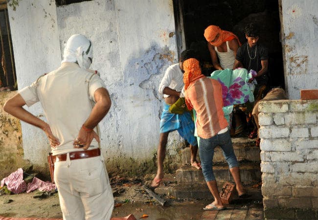 बिहार : भागलपुर में तांत्रिक की पत्नी और दो बेटियों को जिंदा जला कर मारा