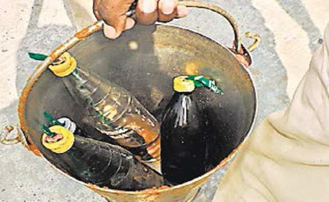 सुगौली में तलाशी में 12 पेट्रोल बम मिले