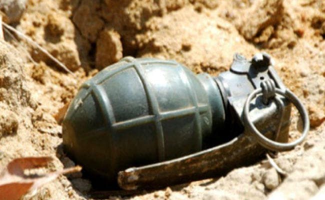 पाकिस्तान: इमामबाडा में ग्रेनेड से हमला, लडके की मौत