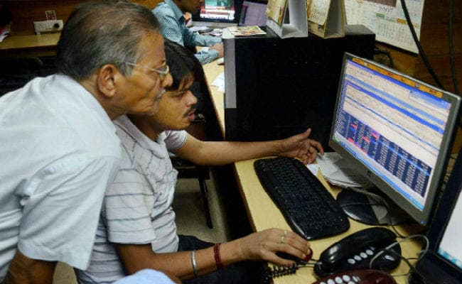 बैंक शेयरों की बिकवाली से सेंसेक्स 255 अंक लुढका