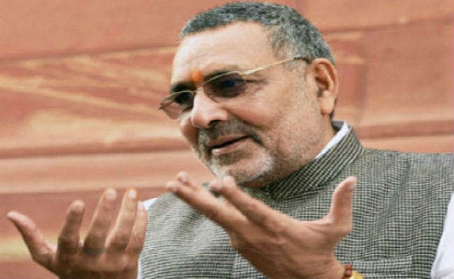 PM से गिरिराज सिंह को मंत्रिमंडल और पार्टी से हटाने की मांग