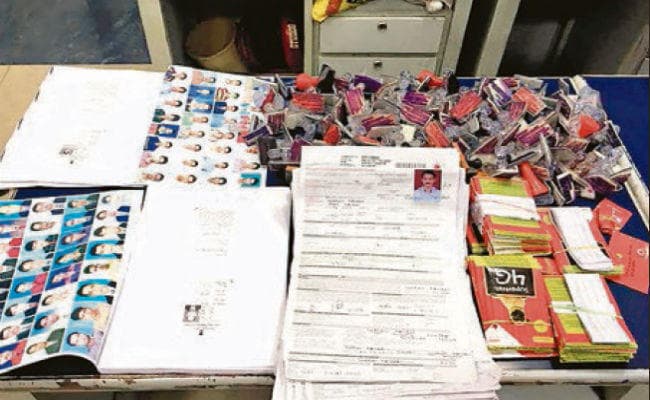 1000 सिम कार्ड समेत डीलर गिरफ्तार