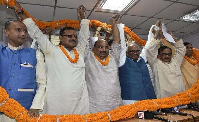 दूसरे दलों के नेता नीतीश में देख रहे राष्ट्रीय विकल्प : वशिष्ठ