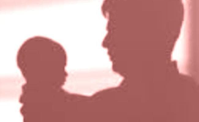 गरीबी से तंग दंपती ने दो लाख में नवजात को बेचा!