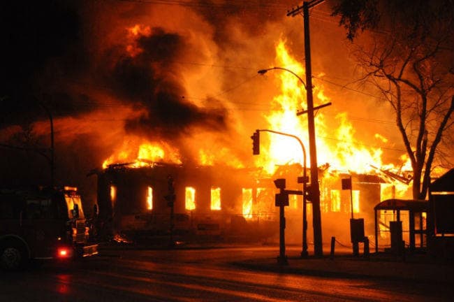 मास्को में भीषण आग को बुझाने के दौरान आठ दमकलकर्मियों की मौत