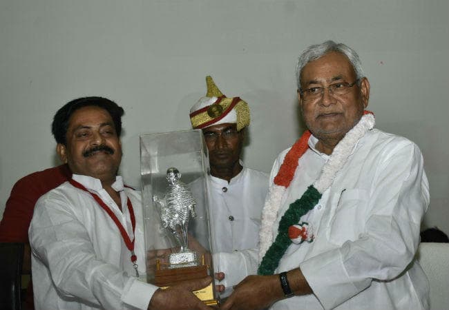 बिहार सरकार खादी कपड़ों की ब्रांडिंग करेगी