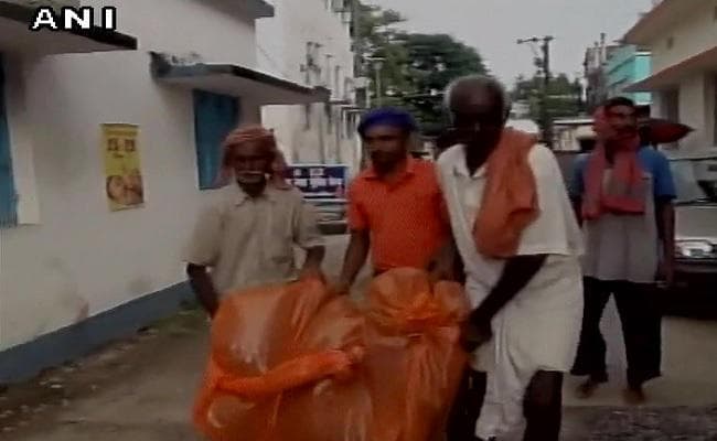 शव को पॉलीथिन में बांधकर ले जाने की होगी जांच, आयोग गठित