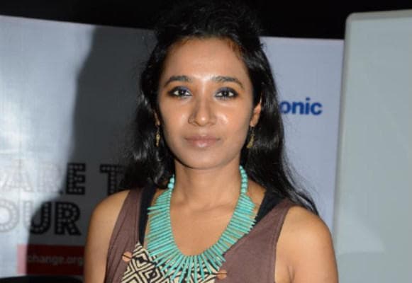 कॉमेडी शो में तनिष्ठा के रंग पर हुआ भद्दा कमेंट, बीच में छोड़ा शो, दिया जवाब