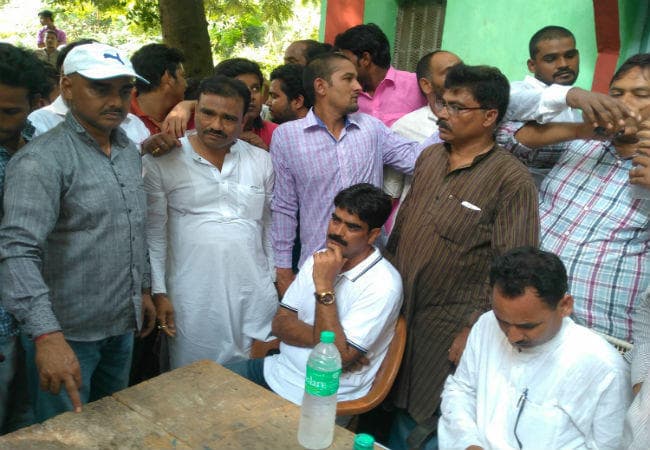 शहाबुद्दीन समर्थकों के आक्रोश का शिकार हुए मीडियाकर्मी, कैमरा छीना, मिटाया फोटो