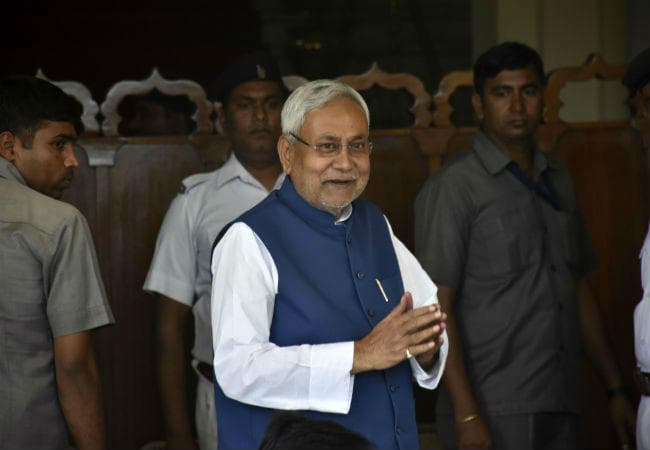 नीतीश ने समाजवादी नेता युवराज सिंह के निधन पर शोक व्यक्त किया