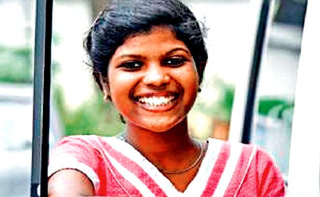 वैश्विक बाल दिवस : स्लम बस्ती की कनक संसद में करेंगी ''मन की बात''