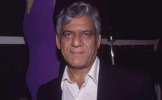 ओम पुरी के अंतिम संस्कार में पहुंचे अमिताभ सहित कई सितारे, फूट-फूट कर रो पड़ी नंदिता पुरी...PHOTOS