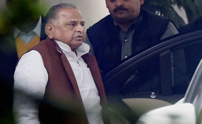 मुलायम की फिरकी, बोले, कांग्रेस-सपा गंठबंधन के उम्मीदवारों को देंगे आशीर्वाद