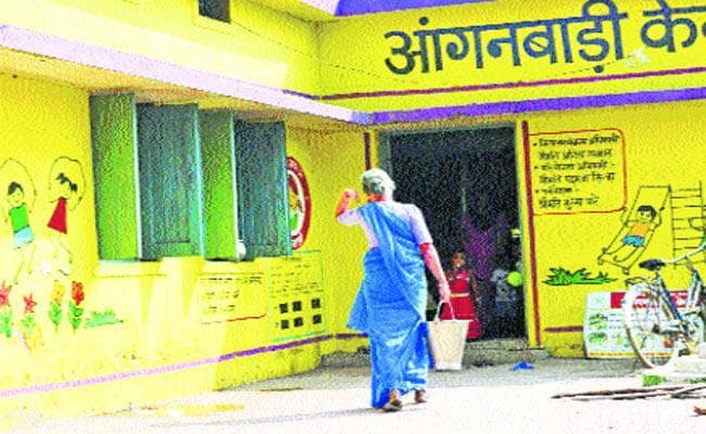 आंगनबाड़ी केंद्रों में एक महीने खाना देना बंद