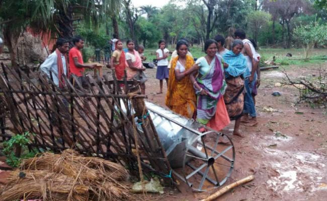 राज्य के कई हिस्सों में आंधी तूफान, कई पेड़ उखड़े, घर की छत उड़ी, लोग सहमे