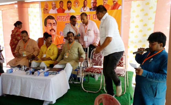 खरसावां पहुंचे भाजपा महासचिव राम माधव, संगठन की मजबूती पर हुई चर्चा