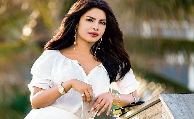 दो अभिनेत्रियों की तलाश कर रही हैं प्रियंका चोपड़ा जानिए क्यों ?