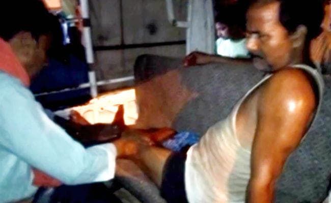 चलती ट्रेन में अपराधियों ने यात्री को मारी गोली, देखें VIDEO