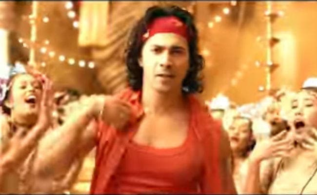 #Judwaa2: बोले वरुण धवन ''सुनो गणपति बप्पा मोरया, परेशान करें मुझे छोरियां...'', VIDEO