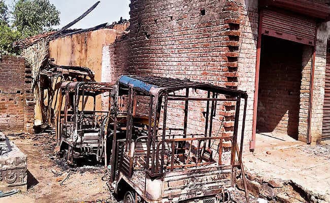 पलामू : प्रतिमा विसर्जन के दौरान विवाद, नौ वाहन, पांच मकान व दुकानें फूंकी, धारा 144 लागू