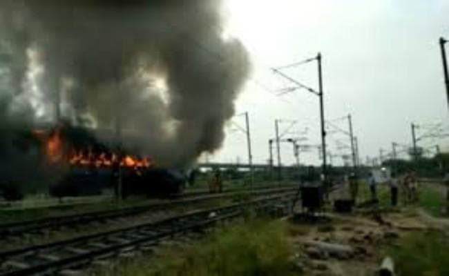 मुंबई : माल गाड़ी में लगी आग लगी, जानें कौन सी ट्रेनें हुईं प्रभावित