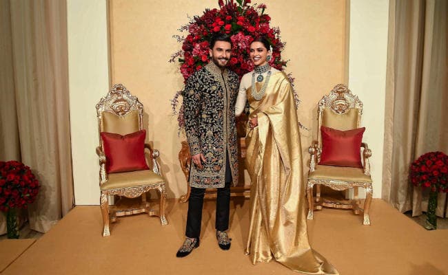 शादी के बाद रिसेप्शन पार्टी में कुछ इस अंदाज में नजर आये दीपिका-रणवीर, देखें चुनिंदा तसवीरें...