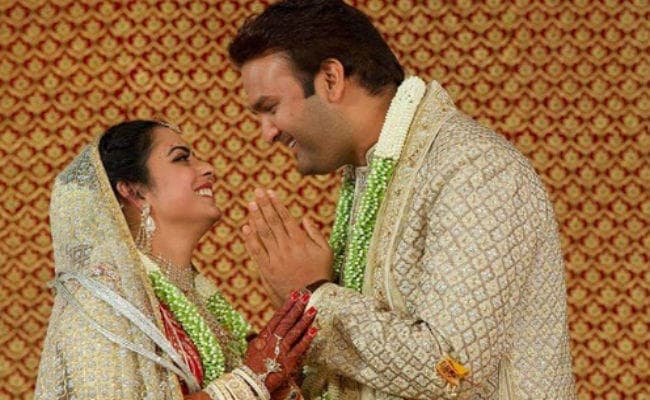 PHOTOS: एकदूजे के हुए ईशा अंबानी-आनंद पीरामल, शाही शादी में पहुंचे ये दिग्गज सितारे