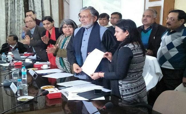 आज से ई-वे बिल प्रणाली लागू, माल लदे ट्रक को आधे घंटे से ज्यादा नहीं रोक पायेंगे अधिकारी, नहीं होगी ट्रांजिट पास की जरूरत