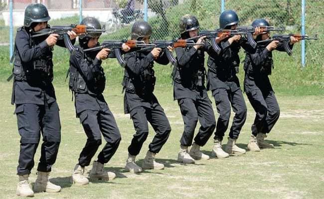 आतंकियों से लोहा लेने के लिए ''महिलाआें की पलटन'' तैयार कर रहा पाकिस्तान