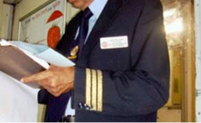 अब रेलवे टिकट चेकिंग स्टाफ के कॉलर पर भी लगेगा कैमरा, पश्चिम रेलवे में शुरू की जायेगी योजना